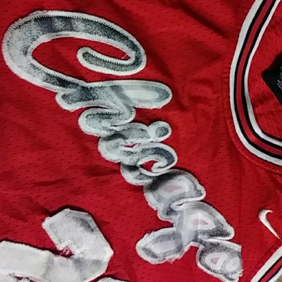 Micheal Jordan Bulls Jersey - Picture 3 of 6